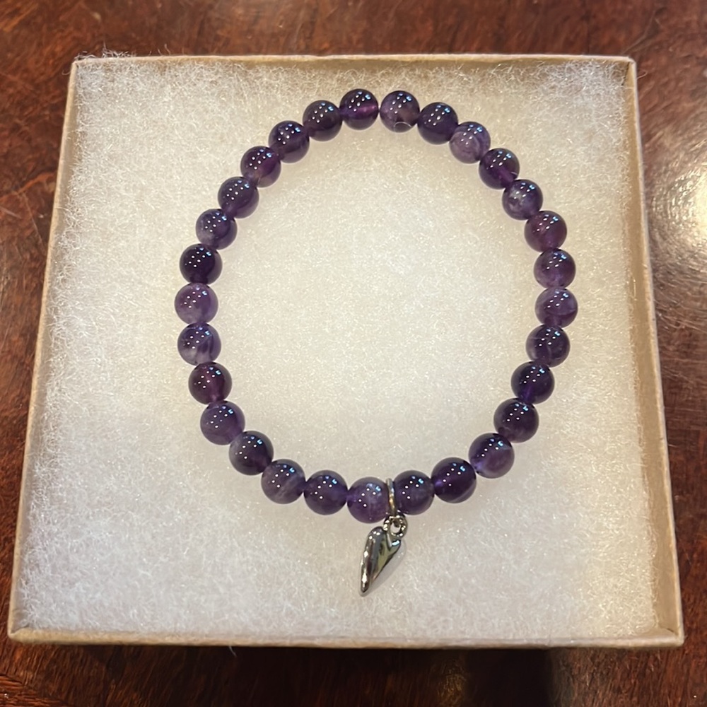 NWT Amethyst Bead Bracelet with Sterling Silver Wing Charm Memorial Bracelet. - Picture 2 of 4